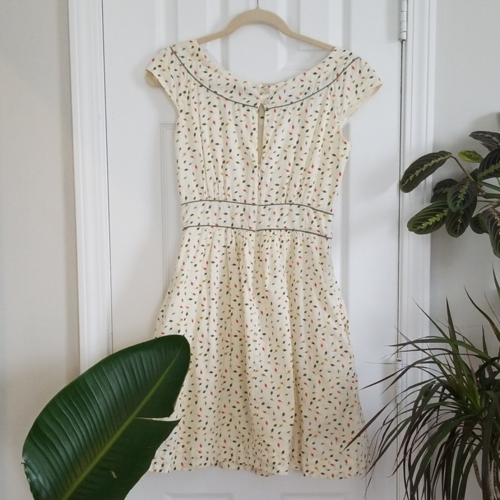 🍂 Leaf Print Dress with POCKETS! - Picture 2 of 8